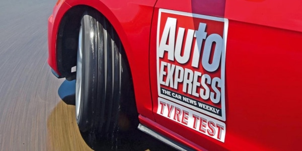 AutoExpress ha testato 10 pneumatici estivi su fondo bagnato